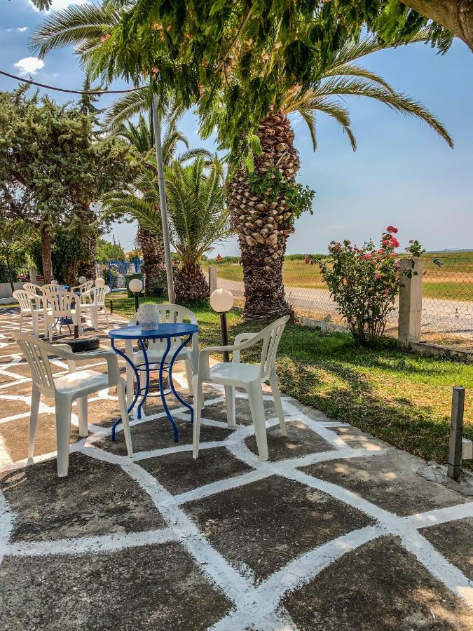 Galinis' Sea Front Studios Nea Kallikrateia المظهر الخارجي الصورة