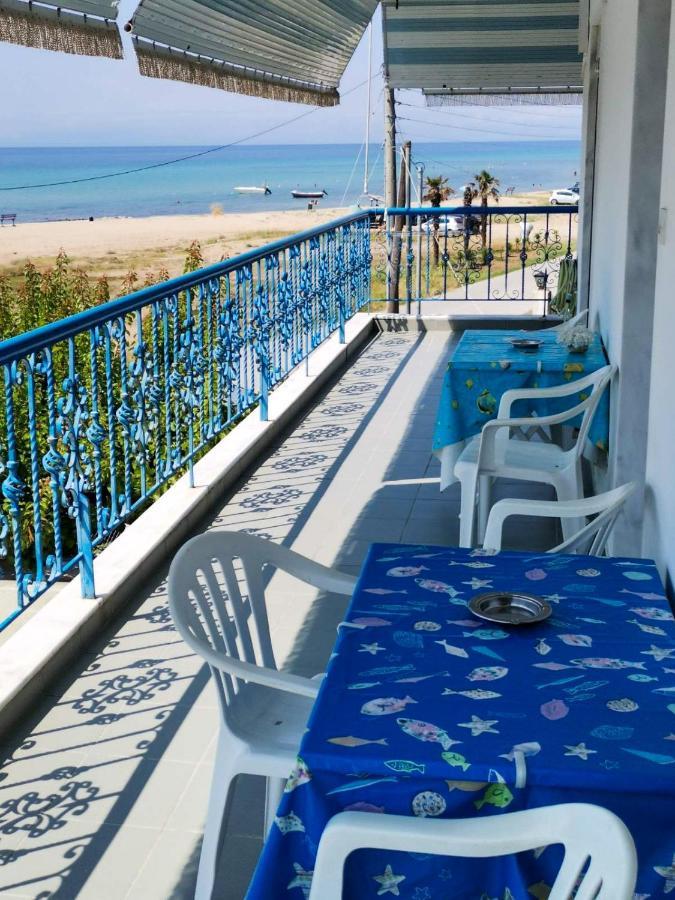 Galinis' Sea Front Studios Nea Kallikrateia المظهر الخارجي الصورة